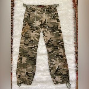 NEVER BEEN WORN! Size small Miss Me Low-Rise Camo Embellished Cargo Pants